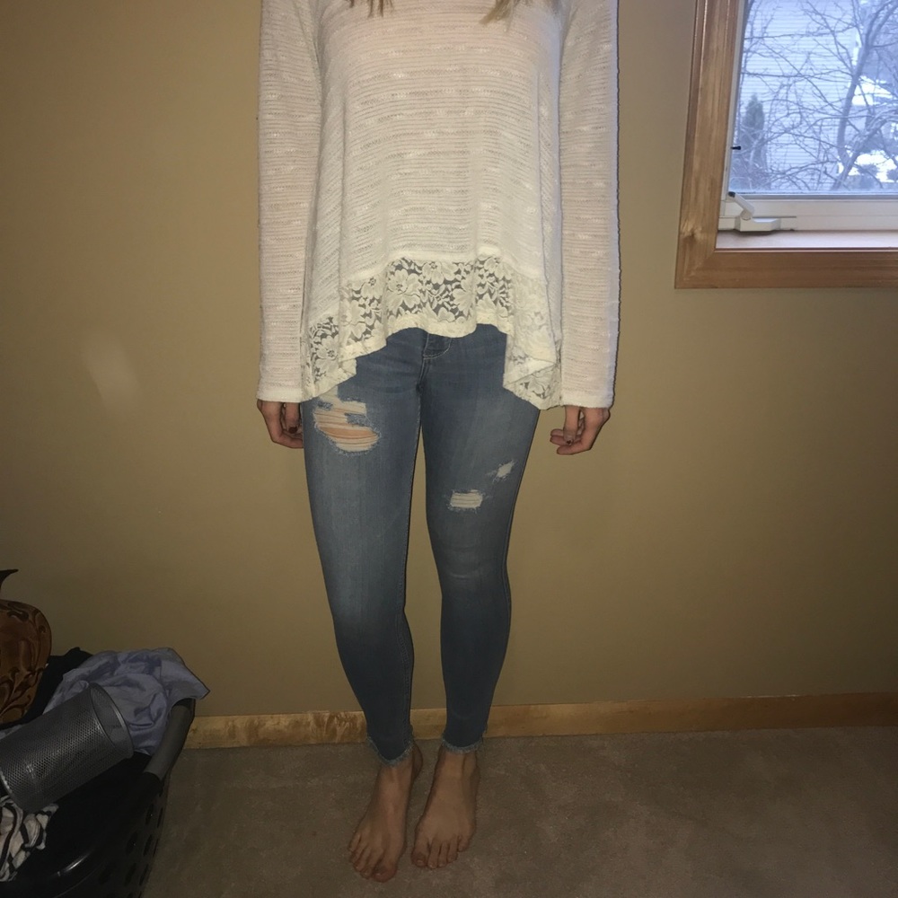 HOLLISTER RIPPED FRINGE JEANS